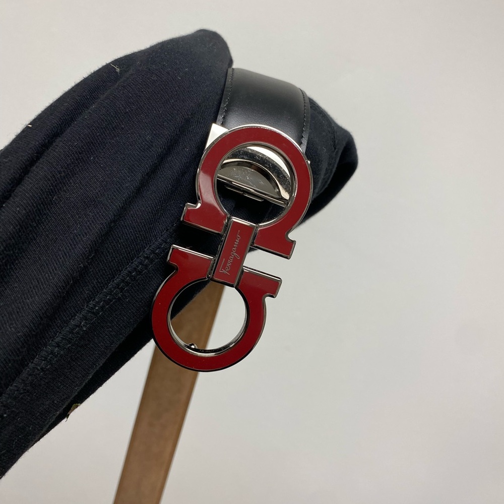 Men’s ferragamo burgundy and black reversible belt. Size 42